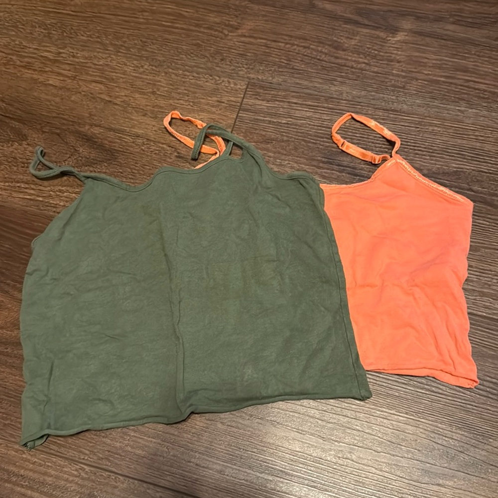2 cropped tank tops
